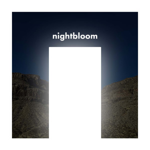 美女露胸无遮挡
